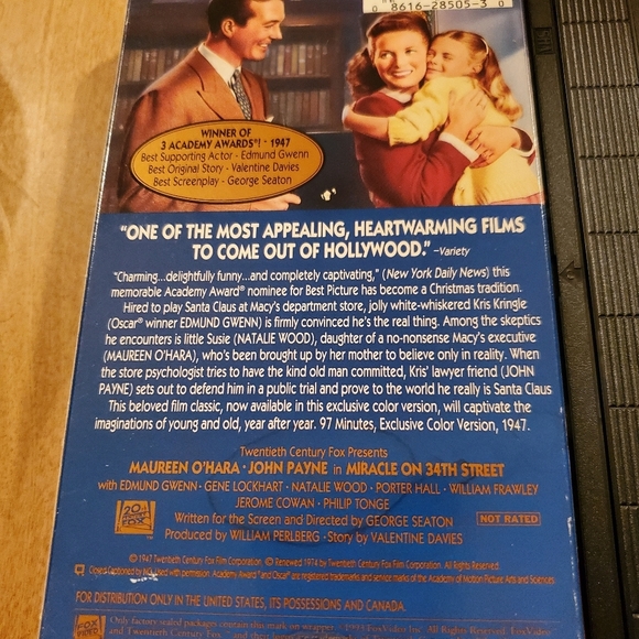 VHS Miracle on 34th Street Color Version Fox Holiday Classic - Picture 3 of 3